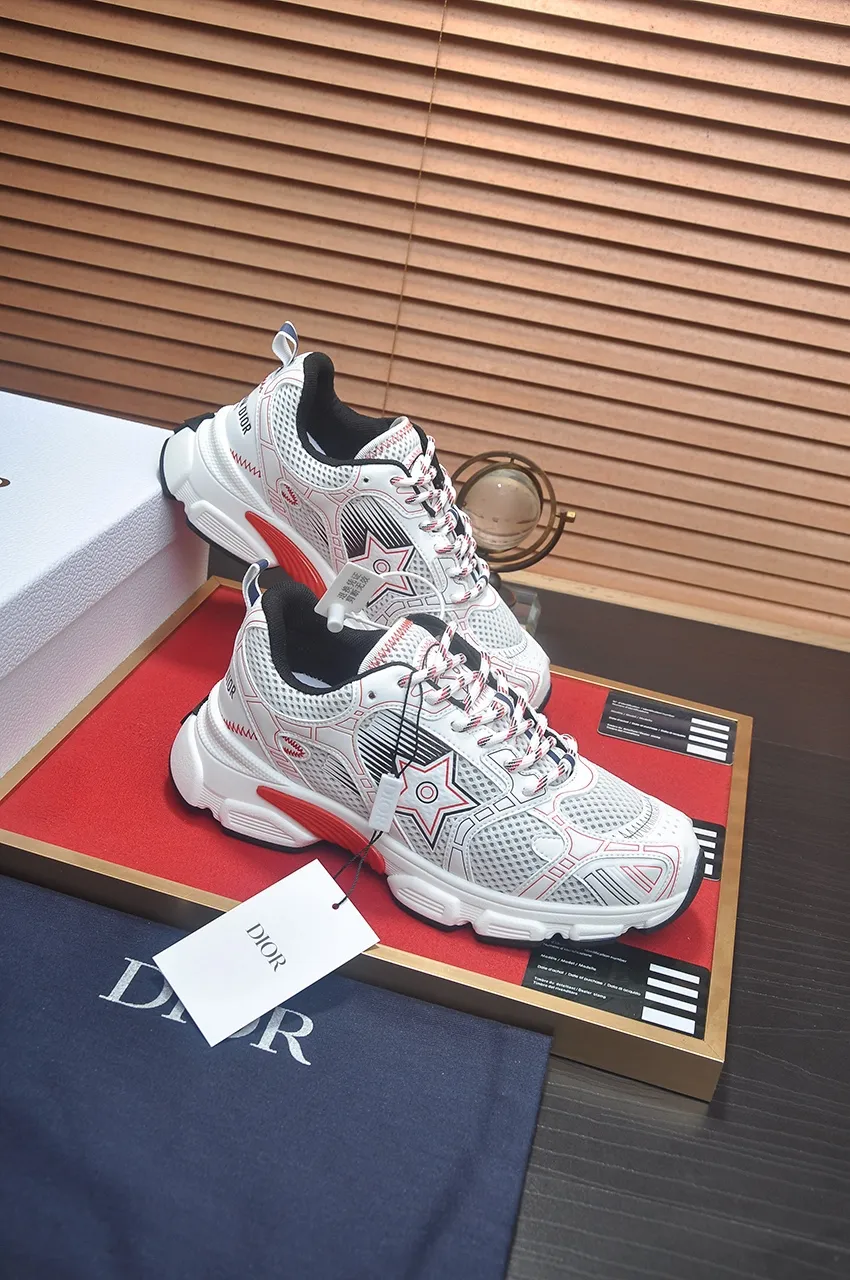 Men's shoes 💰: 640💶 (couples model) Brand: Dior (Dior) Standard code: Women's code 35-40. Men's code 38-44 (45 customized) Grade: Same as the official website Material: Top-quality original cowhide stitching Original wear-resistant and lightweight outsole Style category: Fashionable casual shoes Distinguished luxury brand elements top luxury Color: Actual picture color